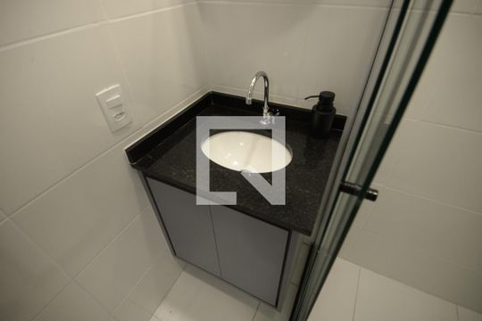 Banheiro de kitnet/studio à venda com 1 quarto, 27m² em Vila Dom Pedro I, São Paulo