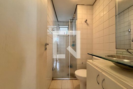 Banheiro de apartamento à venda com 3 quartos, 65m² em Jardim Stella, Santo André