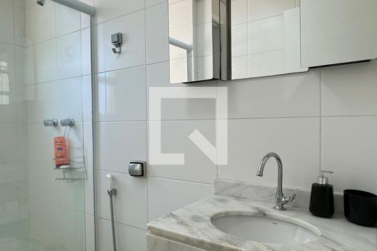 Banheiro da Suíte 1 de apartamento à venda com 3 quartos, 70m² em Vila Iracema-belval, Barueri