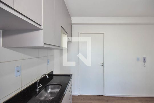 Cozinha de apartamento para alugar com 2 quartos, 32m² em Jardim Monte Kemel, São Paulo