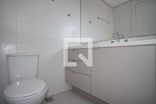 Banheiro da Suíte de apartamento para alugar com 2 quartos, 60m² em Higienópolis, Porto Alegre