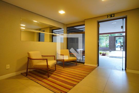 Hall de apartamento para alugar com 2 quartos, 60m² em Higienópolis, Porto Alegre