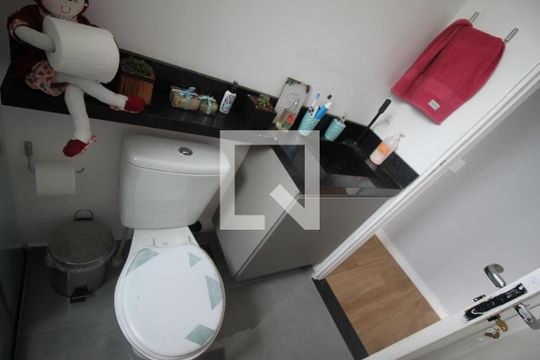 Banheiro de apartamento para alugar com 2 quartos, 45m² em Usina Piratininga, São Paulo