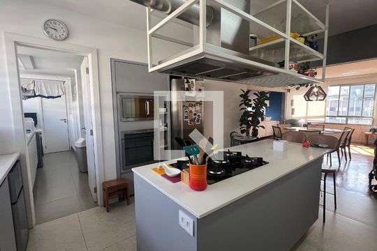 Cozinha de apartamento à venda com 2 quartos, 150m² em Paraíso, São Paulo