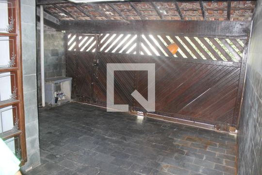 Garagem de casa para alugar com 2 quartos, 70m² em Vila Valença, São Vicente