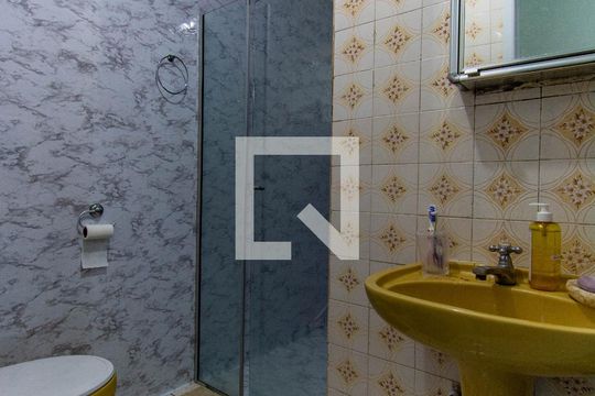 Banheiro de apartamento para alugar com 1 quarto, 54m² em Marechal Rondon, Canoas