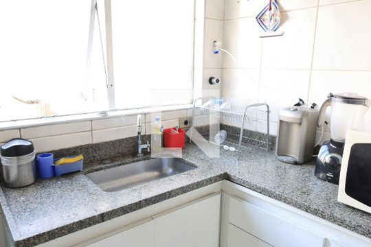 Cozinha de apartamento à venda com 2 quartos, 70m² em Itaim Bibi, São Paulo