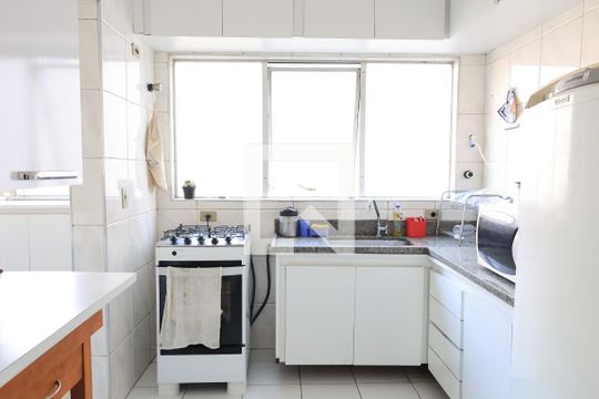 Cozinha de apartamento à venda com 2 quartos, 70m² em Itaim Bibi, São Paulo