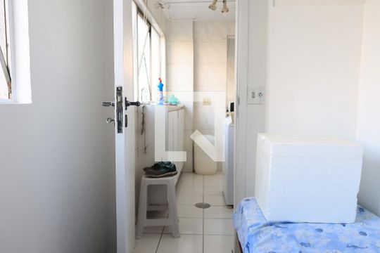 Quarto de Serviço de apartamento à venda com 2 quartos, 70m² em Itaim Bibi, São Paulo