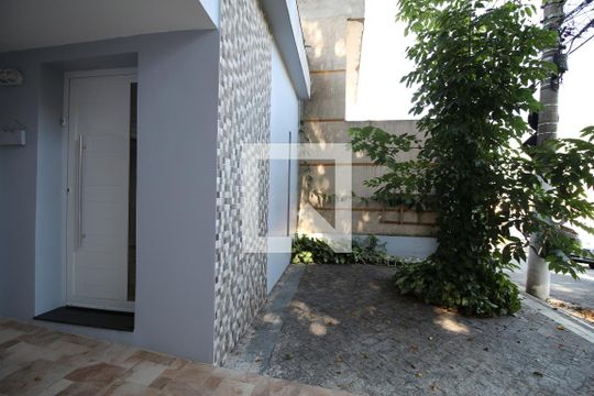 Área Externa de casa à venda com 2 quartos, 90m² em Vila Ivone, São Paulo