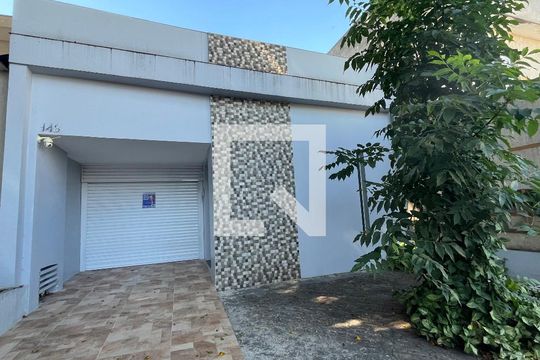 Fachada de casa à venda com 2 quartos, 90m² em Vila Ivone, São Paulo
