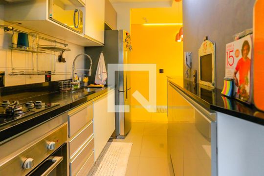 Cozinha de apartamento para alugar com 2 quartos, 65m² em Butantã, São Paulo
