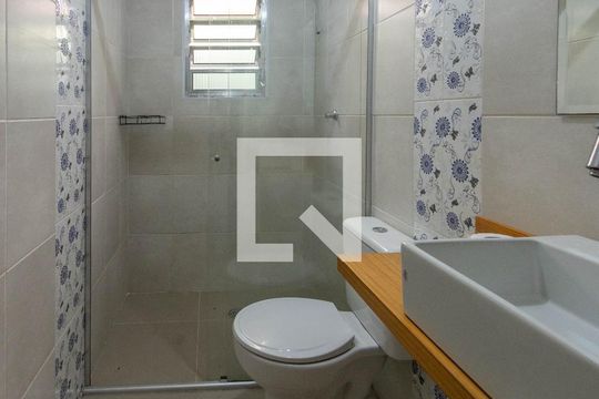 Banheiro de casa para alugar com 2 quartos, 80m² em Jardim Tietê, São Paulo