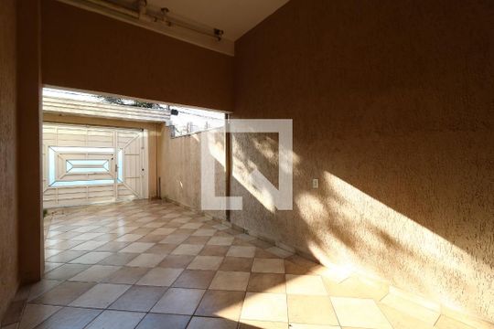 Garagem de casa à venda com 3 quartos, 224m² em Vila Eldizia, Santo André