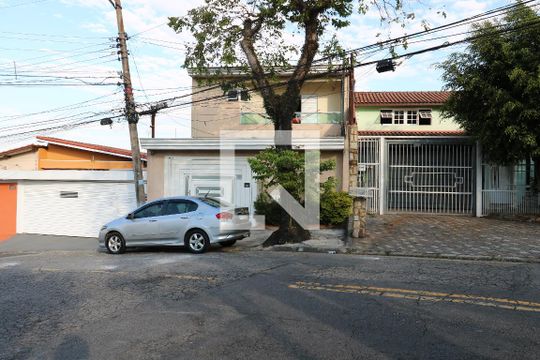 Fachada de casa à venda com 3 quartos, 224m² em Vila Eldizia, Santo André