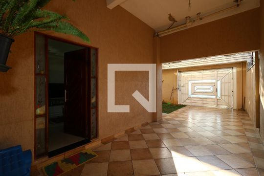 Garagem de casa à venda com 3 quartos, 224m² em Vila Eldizia, Santo André