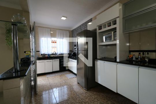 Cozinha de casa à venda com 3 quartos, 224m² em Vila Eldizia, Santo André