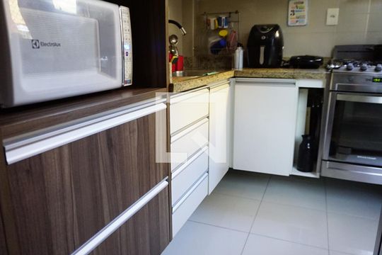 Cozinha de apartamento à venda com 2 quartos, 55m² em Jacarepaguá, Rio de Janeiro
