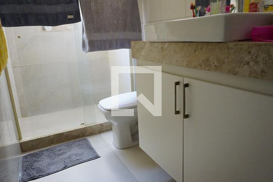 Banheiro Social de apartamento à venda com 2 quartos, 55m² em Jacarepaguá, Rio de Janeiro