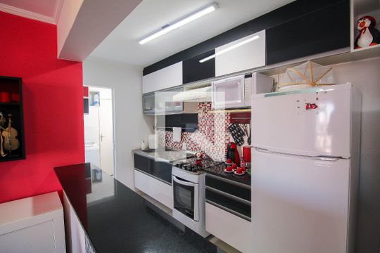 Cozinha de apartamento à venda com 2 quartos, 57m² em Vila Bertioga, São Paulo