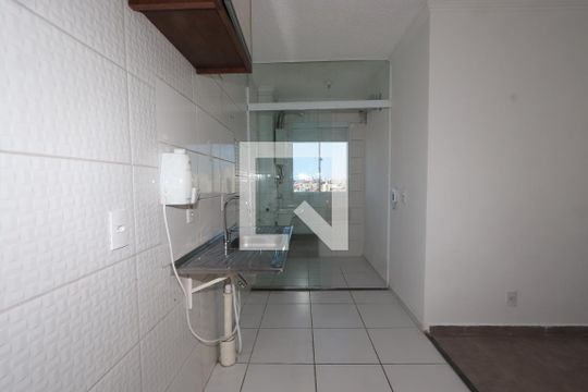 Cozinha de apartamento para alugar com 2 quartos, 41m² em Vila Ema, São Paulo