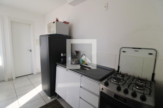 Cozinha de apartamento para alugar com 2 quartos, 38m² em Vila Inglesa, São Paulo