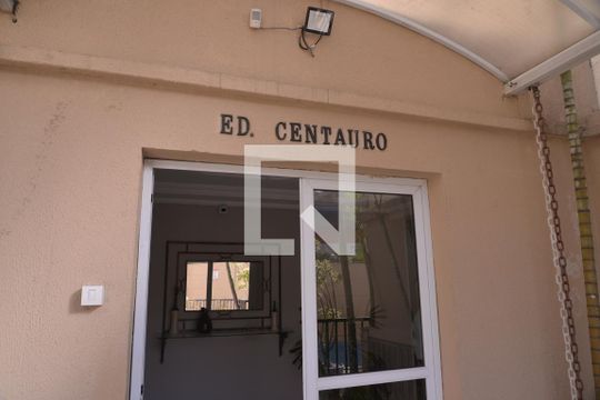 Fachada do bloco de apartamento para alugar com 2 quartos, 47m² em Vila Palmares, Santo André