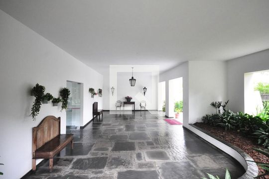 Entrada de apartamento à venda com 2 quartos, 110m² em Real Parque, São Paulo