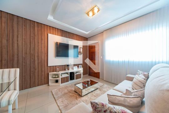 Sala de casa de condomínio à venda com 2 quartos, 140m² em Vila Junqueira, Santo André