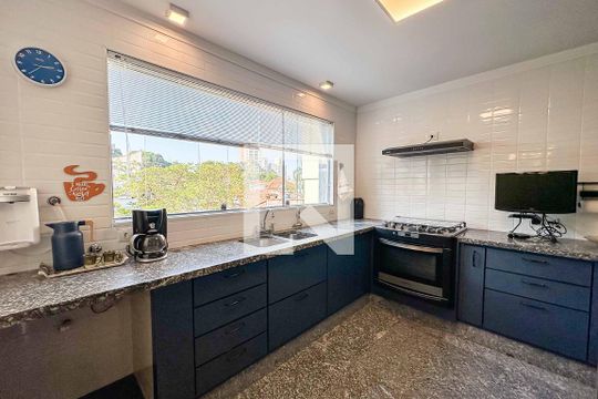 Cozinha de casa à venda com 3 quartos, 350m² em Vila Pauliceia, São Paulo