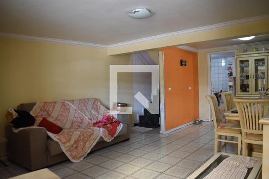 Sala de casa para alugar com 5 quartos, 230m² em Boqueirão, Curitiba