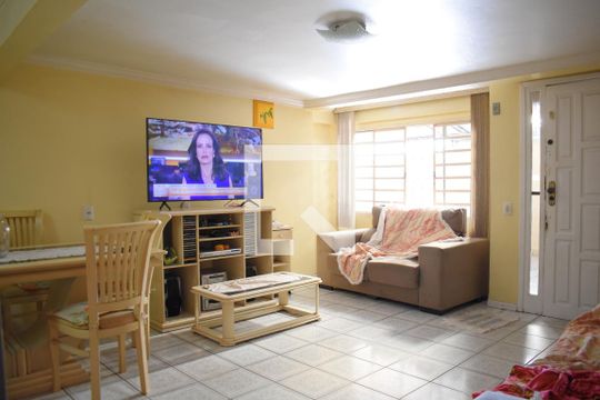 Sala de casa para alugar com 5 quartos, 230m² em Boqueirão, Curitiba