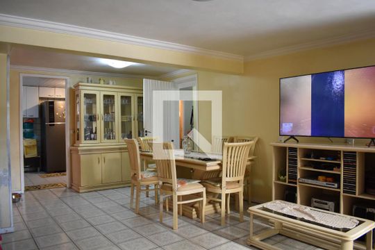 Sala de casa para alugar com 5 quartos, 230m² em Boqueirão, Curitiba