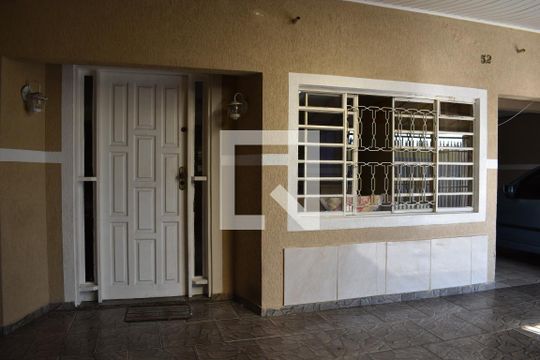 Fachada de casa para alugar com 5 quartos, 230m² em Boqueirão, Curitiba