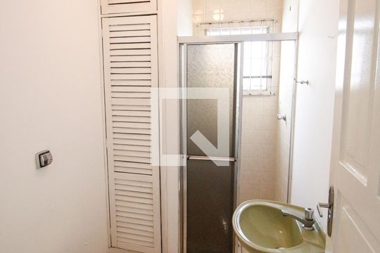 Banheiro de apartamento para alugar com 2 quartos, 68m² em Vila Pirajussara, São Paulo