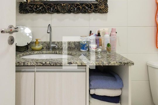 Banheiro Social de apartamento à venda com 2 quartos, 54m² em Taboão, São Bernardo do Campo