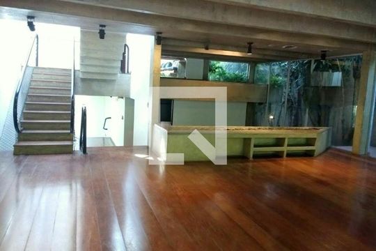 Casa para alugar com 4 quartos, 520m² em Morumbi, São Paulo