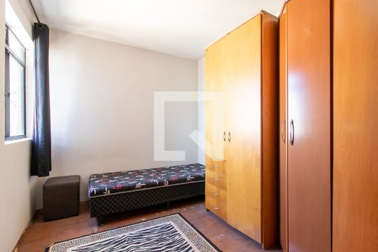 Quarto 2 de apartamento para alugar com 2 quartos, 60m² em Novo Mundo, Curitiba