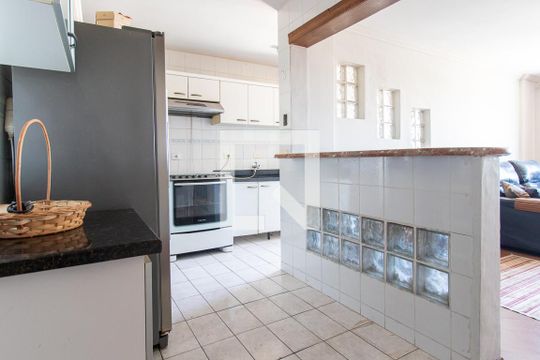 Cozinha - Armários de apartamento para alugar com 2 quartos, 60m² em Novo Mundo, Curitiba