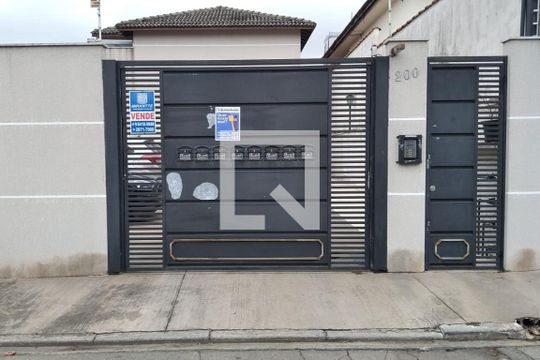 Fachada de casa de condomínio para alugar com 2 quartos, 60m² em Vila Nilo, São Paulo