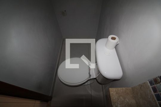 Lavabo de casa de condomínio para alugar com 2 quartos, 60m² em Vila Nilo, São Paulo