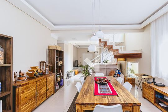 Sala de casa de condomínio para alugar com 4 quartos, 325m² em Urbanova, São José dos Campos