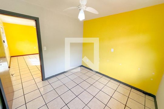 Quarto 1 de apartamento para alugar com 3 quartos, 80m² em São João do Rio Vermelho, Florianópolis