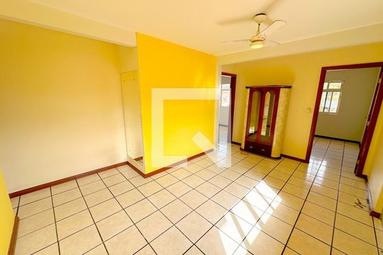Sala de apartamento para alugar com 3 quartos, 80m² em São João do Rio Vermelho, Florianópolis