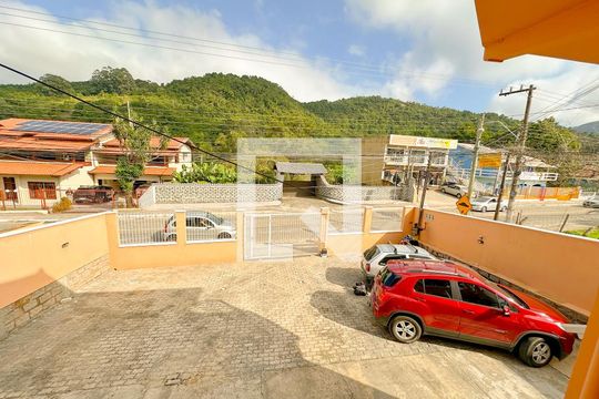 Vista de apartamento para alugar com 3 quartos, 80m² em São João do Rio Vermelho, Florianópolis