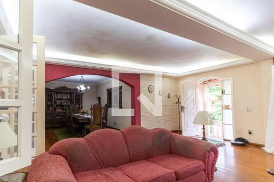 Sala de casa de condomínio à venda com 4 quartos, 800m² em Itaipu, Niterói