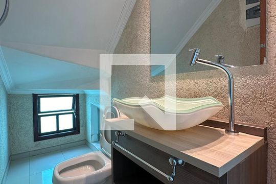 Lavabo de casa para alugar com 4 quartos, 234m² em Jaguaré, São Paulo