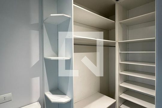 Closet da suíte de casa para alugar com 4 quartos, 234m² em Jaguaré, São Paulo