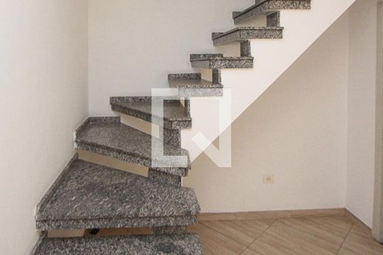 escada de casa de condomínio à venda com 3 quartos, 130m² em Vila Ivone, São Paulo