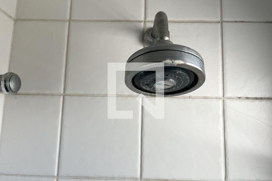 Banheiro de apartamento para alugar com 1 quarto, 55m² em Vila Guarani (z Sul), São Paulo